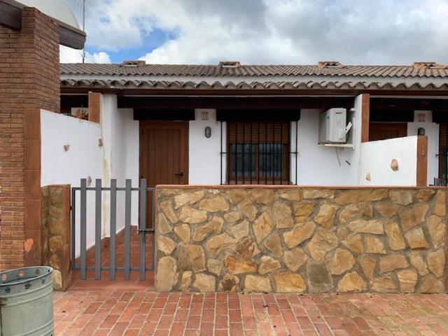 El Pueblo De Leo Hotell Badajoz Exteriör bild