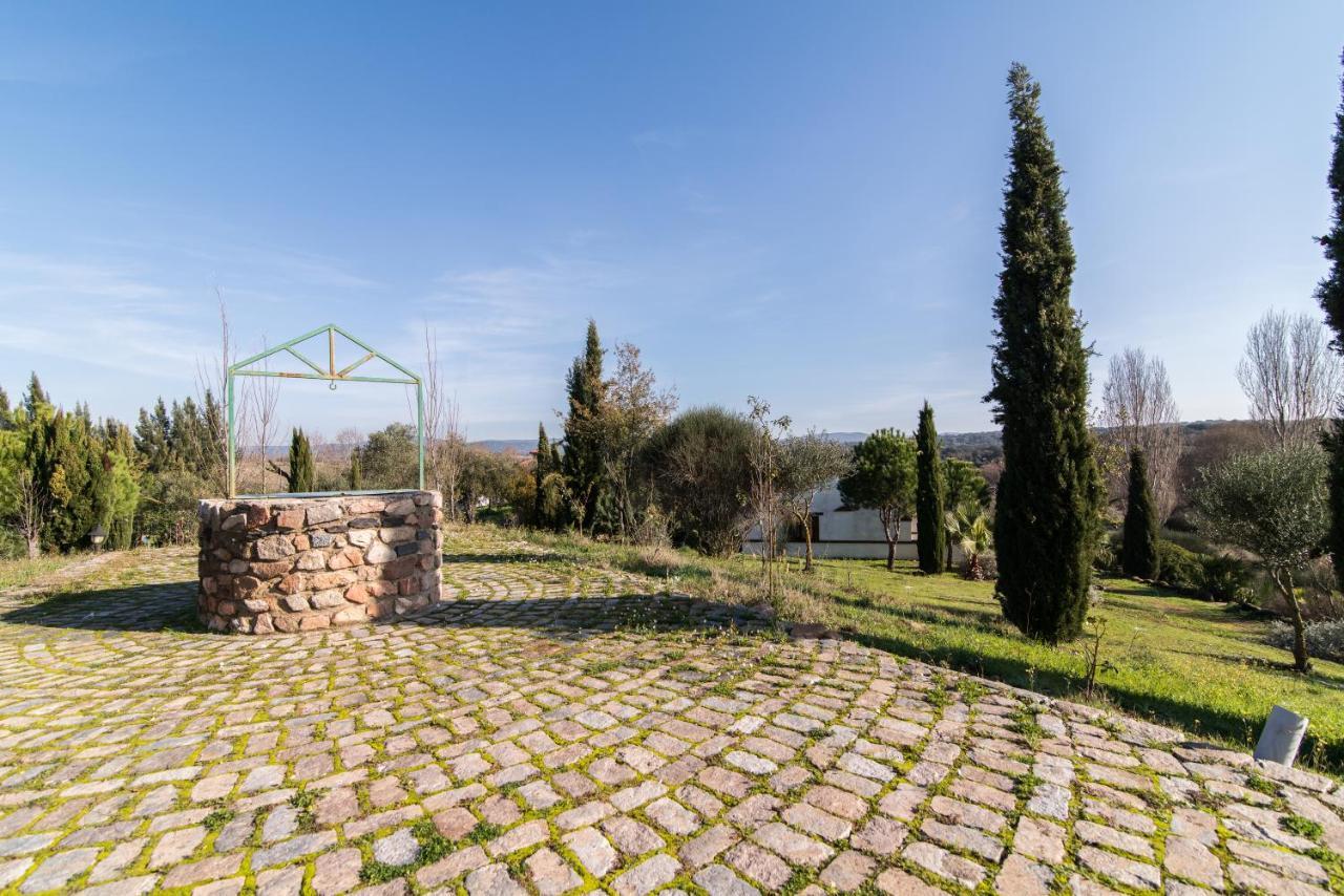 El Pueblo De Leo Hotell Badajoz Exteriör bild