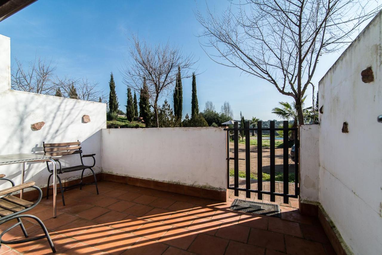 El Pueblo De Leo Hotell Badajoz Exteriör bild
